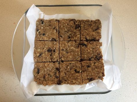 How to Make Homemade Protein Bars Without Protein Powder Protein Bars Without Protein Powder, Low Sugar Protein Bars, Homemade Protein Bars, Homemade Bars, Healthy Protein Bars, Peanut Butter Protein Bars, Vegan Protein Bars, Protein Bars Homemade, Protein Cake