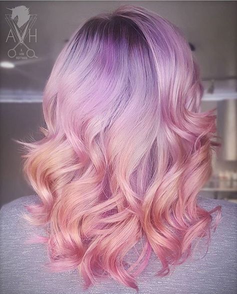 Pastel ombre lilac peach and pink hair Pastel Ombre, Peach Hair, Lilac Hair, Ombré Hair, Super Hair, Pretty Hair Color, Hair Color Pink, Trendy Hair Color, Short Hair Color