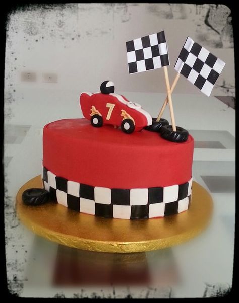 Transportation Birthday Cake, Racing Car Birthday Cake, Two Fast Two Furious, Birthday Cake Diy, Car Birthday Cake, Racing Car Birthday, Race Car Cake, Racing Cake, Race Car Cakes