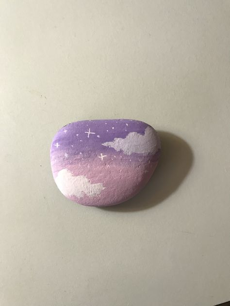 Rock Paint Ideas Aesthetic, Paint Rock Ideas Easy, Painting Stones Aesthetic, Stone Art Aesthetic, Aesthetic Stone Art, What To Paint On Rocks Easy, Cloud Rock Painting, Painting On Rocks Aesthetic, Rock Paintings Aesthetic