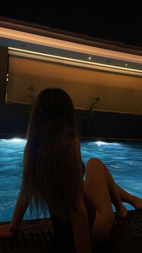 Pool At Night, Pregnancy Belly Photos, Pool Poses, Pool Photography, Something Funny, Summer Picture Poses, Most Paused Movie Scenes, Night Swimming, Beach Pictures Poses