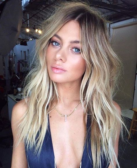 Tousled Bohemian Waves with Long Layers - Get this Hairstyle:http://hairstyleology.com/tousled-bohemian-waves-with-long-layers/ Caramel Blonde Hair, Long Length Hair, Tousled Hair, Design Hair, Flat Hair, Brown Blonde Hair, Long Layered Hair, Hair Design, Layered Hair