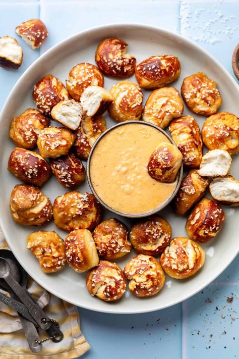 This soft pretzel recipe is perfect for game day, served with homemade beer cheese that’ll have your tastebuds singing! Make this savory snack to serve or anytime the craving strikes. Homemade Pretzels And Beer Cheese, Beer Cheese And Pretzels, Soft Pretzel Charcuterie Board, Pretzel Bites And Beer Cheese, Homemade Beer Cheese, Pretzels With Beer Cheese, Beer Biscuits, Bone Apple Teeth, Pretzel Bites Recipes