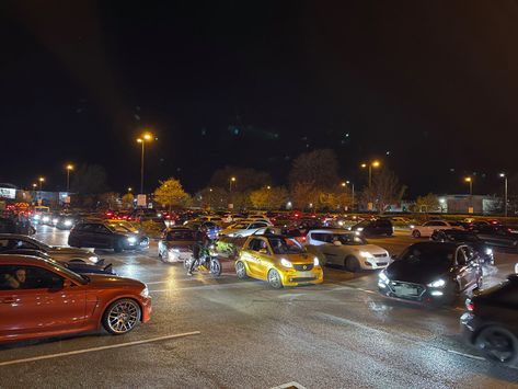 Car Meetup Aesthetic, Cars Lined Up, Car Meet Aesthetic Night, Car Meets Aesthetic, Car Meet Night, Car Show Aesthetic, Car Meets Night, Car Meet Aesthetic, Cars At Night