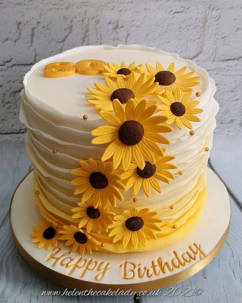 Sunflower Cake Birthday Simple, Sunflower Cake Birthday, Sunflower Cake Ideas, Sunflower Theme Cake, Sunflower Cake Design, 70th Birthday Cake For Women, Skittles Cake, Birthday Cake For Mum, Sunflower Birthday Cakes