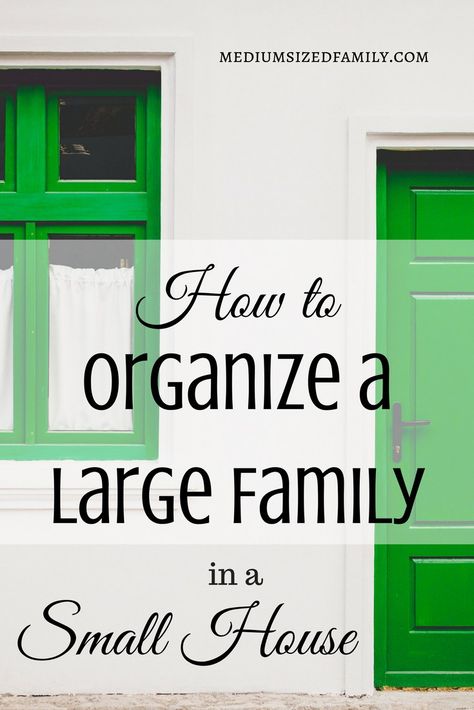 Everything you need to know to find more space when you're trying to organize a large family in a small house! Big Family Small House, Large Family Organization, Toilet Cleaning Tips, Toilet Cleaning Hacks, Small House Organization, Big Family Meals, House Organization, Small Dining Area, A Small House