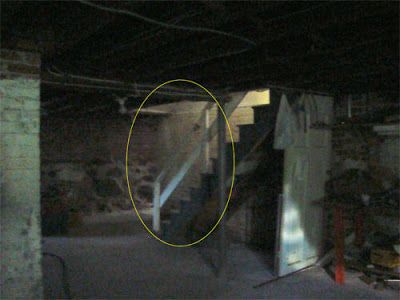 Real Ghost and Demon Hauntings - Paranormal, Unexplained Mysteries: Real Ghost Photo: Basement Apparition High Strangeness, Real Ghost Photos, Ghost Caught On Camera, Paranormal Pictures, Spooky Pictures, Best Ghost Stories, Paranormal Photos, Ghost Sightings, Real Haunted Houses