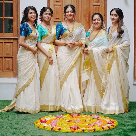 South Indian Theme Dressing, Onam Saree Poses With Friends, Dress Code For Kerala Wedding, Indian Bridesmaid Dress, Onam Shoot, Set Saree Kerala, Sambalpuri Dress, Kerala Outfits, Bridesmaid Dress Indian