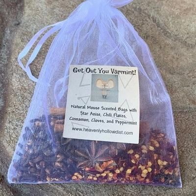 Heavenly Hollow - Anti- mouse bags already to go.... Anti Mice Bags, Anti Mouse Bags Diy, Mouse Repellent Bags, Mouse Repellent Diy With Spices, Anti Mouse Bags, Diy Mice Repellent, Cozy Homestead, Mouse Bags, Herbal Living