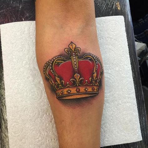 Red Crown Tattoo, Red And Gold Crown, Armband Tattoos For Men, Crown Tattoos, Dice Tattoo, Crane Tattoo, Tato Dengan Makna, Lantern Tattoo, Tattoo Red