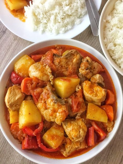 Chicken Afritada Filipino, Chicken Afritada, Pollo Guisado, Chinese Cooking Recipes, Cooking Chicken, Root Veggies, Braised Chicken, Comfort Dishes, Chinese Cooking