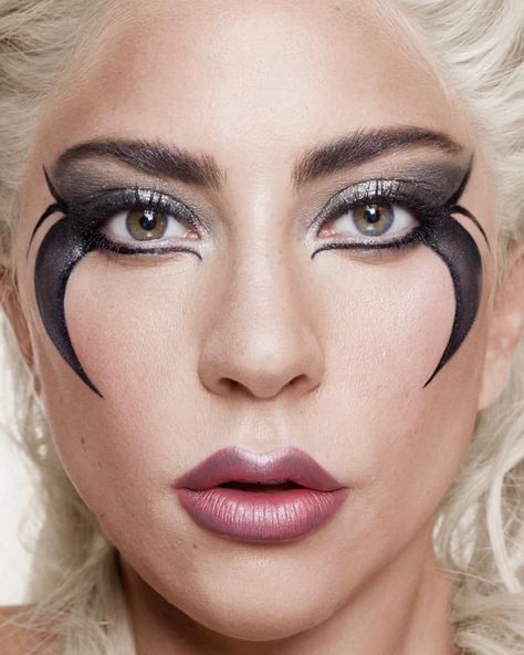 Lady Gaga Makeup, Lady Gaga Outfits, Haus Laboratories, Lip Liner Set, Drag Make-up, Lady Gaga Photos, Lady Gaga Pictures, Creamy Lipstick, Liquid Eyeshadow