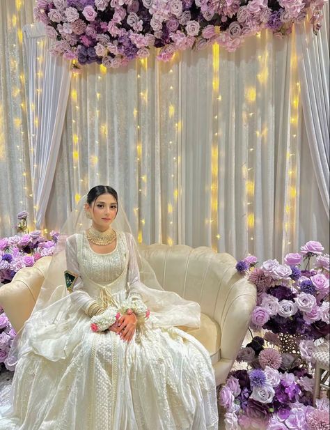 pakistani Barat Decoration Pakistani, Simple Nikah, Nikah Ideas, Nikah Dresses, Wedding Layout, Nikah Dress, Bride Photography Poses, Fancy Sarees Party Wear, Long Gown Dress