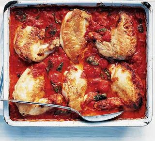 BBC Good Food: CHICKEN CACCIATORE. (add some black olives). Makanan Italia, Cacciatore Recipes, Chicken Cacciatore Recipe, Chicken Cacciatore, One Dish Dinners, Stewed Tomatoes, Green Pepper, Bbc Good Food Recipes, Easy Chicken