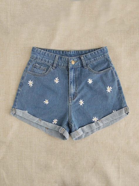 Jean Diy, Sommer Strand Outfit, Painted Shorts, Women Denim Shorts, Daisy Embroidery, Painted Clothes Diy, Mode Kawaii, Embroidery Denim, Clothes Embroidery Diy