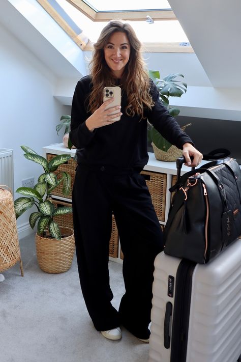 7 Stylish airplane outfits + inspo for comfy women’s travel outfits - The Travel Hack Nike Travel Outfit, Comfortable Airplane Outfit, Comfy Plane Outfit, Athleta Travel Outfits, Airport Outfits For Long Flights, Cozy Plane Outfit, Travel Leisure Outfits, Travel Comfortable Outfits, Comfy Airplane Outfit Long Flights