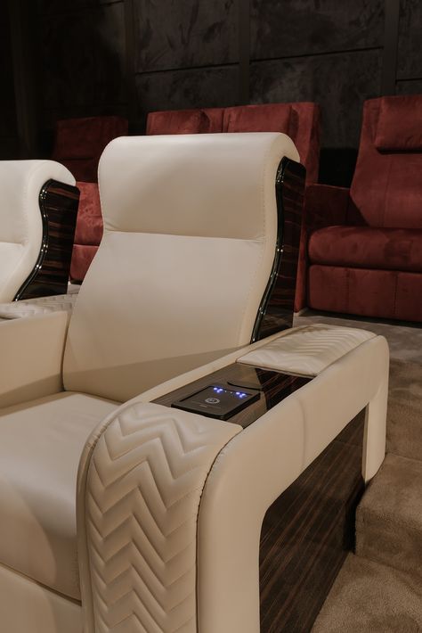 Theatre Room Seating, Cinema Seating, Sala Cinema, Media Room Seating, Cinema Chairs, Home Theater Room Design, Theater Furniture, Theater Room Design, Home Cinema Seating