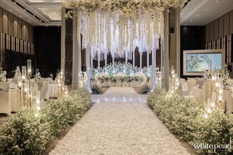 Swissôtel Jakarta PIK Avenue 2021.11.13 by White Pearl Decoration - 004 Wedding Platform Decorations, Wedding Walkway Indoor, Wedding Hall Decorations Simple, Dekorasi Wedding Indoor, Korean Wedding Decorations Indoor, Decor Wedding Indoor, Reception Decorations Indoor, Wedding Decorations Indoor Elegant, Decor Pernikahan