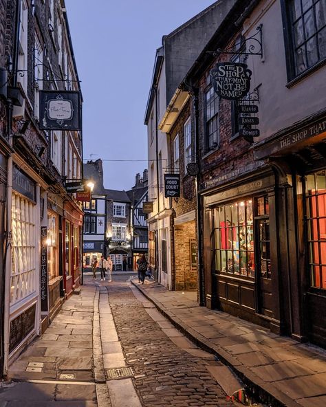 The Shambles York England, City Of York England, Villages In England, Old England Aesthetic Fashion, The Shambles York, University Of York England Aesthetic, York Uk Aesthetic, York City England, England Town Aesthetic