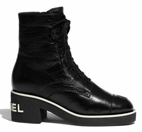 Style Combat Boots, Short Heel Boots, Combat Boots Style, Moda Chanel, Chanel Boots, Mode Chanel, Chanel Brand, Chanel Store, Short Heels