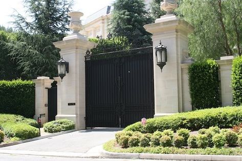 Spanish Mansion, Driveway Entrance Landscaping, Holmby Hills, House Name, Driveway Design, Front Gate Design, Entrance Gates Design, House Gate Design, Gate House