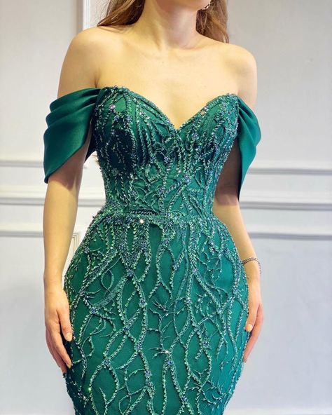 African Evening Dresses, African Party Dresses, Nigerian Lace Styles, Chic Evening Dress, Green Evening Dress, Lace Gown Styles, Lace Dress Styles, Dinner Dress Classy, African Lace Dresses