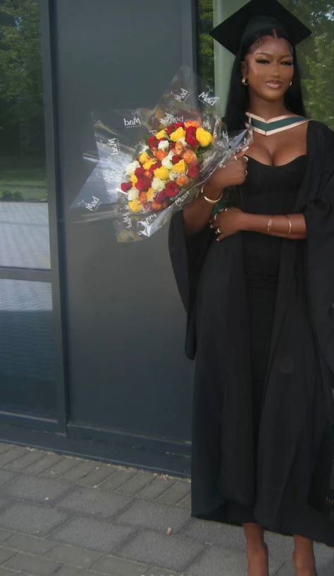 Black Women Masters Degree, Grad Pic Black Women, Black Woman Esthetics, Black College Graduate Aesthetic, College Graduation Dress Black Women, Black College Aesthetic, Grad Pics Black Women, College Aesthetic Black Women, Black Woman Graduation Pictures