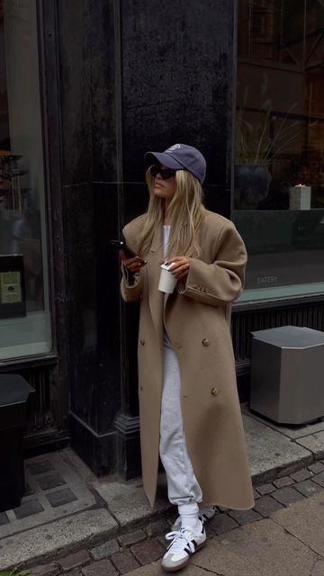 Winter Athleisure Outfits 2024, Nyc Holiday Outfits, Kati Core, Nz Outfits, Samba Styling, Mum Vibes, Euro Winter, Estilo Hailey Baldwin, Stile Blair Waldorf