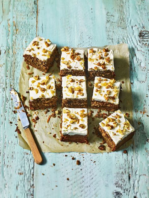 Ricotta Icing, Carrot Cake Traybake, Berry Birthday, Mary Berry Recipe, Carrot Spice Cake, Birthday Snacks, Spiced Carrots, Tray Bake Recipes, Walnut Cake