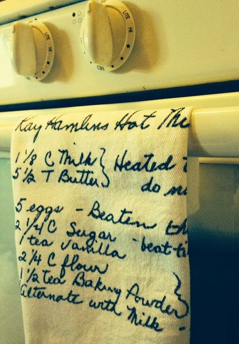 How To, How Hard, and How Much: Recipes on Tea Towels - Perfect for Mother's Day! Prep towels with. 1/2tsp fabric softener.,2 1/2 tsp washing soda,2 tbs alum, 1 cp hot water, soak, air dry for 24 hours , iron, write on with sharpie, Flour sack tea towels Mothers Day Tea, Gifts For Mothers Day, Recipe Tea Towel, Gifts For Mothers, Ideas Embroidery, Diy Baby Shower Gifts, Flour Sack Tea Towels, Diy Shower, Flour Sack