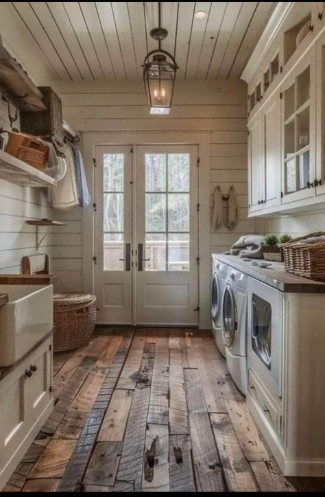 Rustic Laundry Room Ideas, Country Laundry Room, Rustic Farmhouse Laundry Room, Mudroom Laundry Room Ideas, Rustic Laundry Rooms, Dream Laundry Room, Mudroom Laundry Room, Farmhouse Laundry, Barn Style House Plans