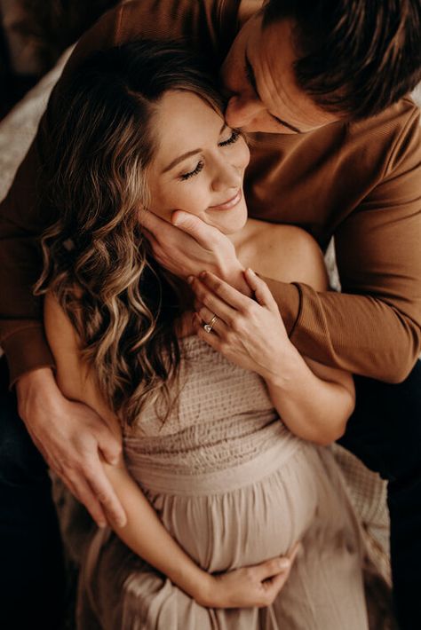 Maternity — Jesse Salter Photography Jesse Salter Photography, Indoor Maternity Photos, Fall Maternity Pictures, Couple Maternity Poses, Home Maternity Photography, Studio Maternity Shoot, Family Maternity Pictures, Fall Maternity Photos, Studio Maternity Photos