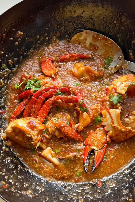 Chili Crab Recipe, Chilli Crab Recipe, Dungeness Crab Recipes, Chilli Crab, Chili Crab, Crab Recipe, Spicy Crab, Crab Dishes, Kecap Manis