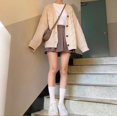 Vetements Clothing, Mode Kawaii, Academia Outfits, Japan Outfit, Dark Academia Fashion, Academia Fashion, Pakaian Feminin, Beige Outfit, Kawaii Fashion Outfits