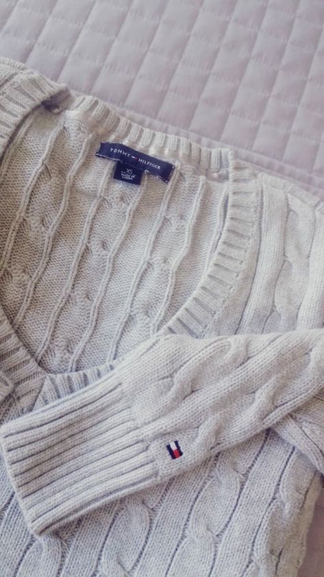 Tommy Hilfiger Knit Sweater, Tommy Highfiger, Tommy Hilfiger Outfits Women Winter, Building Closet, Tommy Hilfiger Outfits Women, Tommy Hilfiger Aesthetic, Tommy Hilfiger Outfits, Tommy Sweater, Tommy Hilfiger Jumper