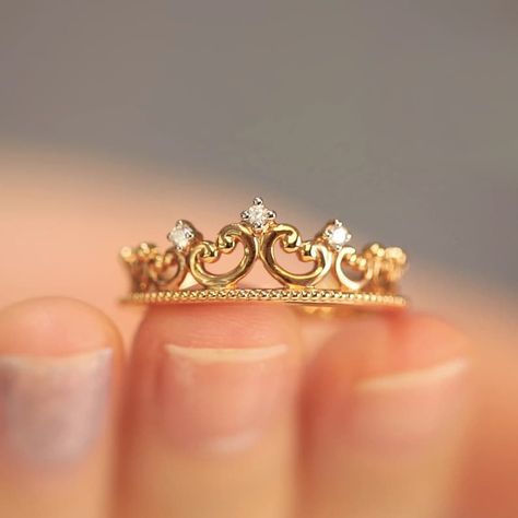 Gold Crown Ring, Princess Crown Ring, Gold Ring Design, Latest Gold Ring Designs, Crown Engagement Ring, Cute Promise Rings, Crown Ring Princess, Today Gold Rate, Queen Rings