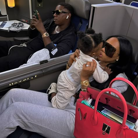 Rich Family Goals Luxury, Black Family Asethic, Luxury Lifestyle Mom And Son, Family Goals Aesthetic Black, Black Family Goals, Rich Family Goals Luxury Black, Black Family Aesthetic, Young Black Family Goals, Nas Hip Hop