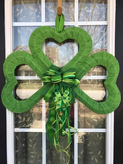 3 heart shaped wire wreath forms wrapped with rubber drawer liner. Saint Patricks Day Wreaths, Saint Patrick’s Day Wreath, St Patrick's Day Wreath Diy, March Wreath Ideas, St Patricks Day Wreath Ideas Diy, Shamrock Wreath Diy, St Patrick’s Day Wreath, St Patricks Day Porch Decor, Over Couch Wall Decor