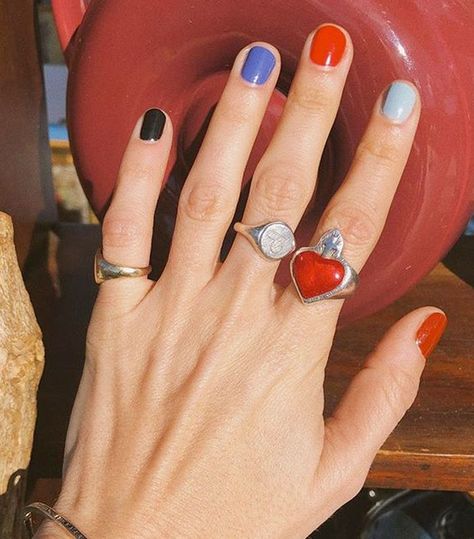 courtney trop always judging: Multicolored manicure with silver rings Always Judging, Mens Nails, Christmas Manicure, Nagellack Trends, Nail Swag, Nagel Inspo, Cat Kuku, Funky Nails, Minimalist Nails