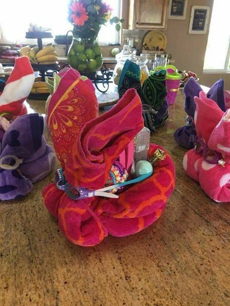 Beach Towel Bunnies...these are the BEST Easter Basket Ideas! Beach Easter Basket, Pool Easter Basket, Beach Towel Easter Basket, Towel Easter Baskets, Paw Patrol Easter Basket, Minnie Mouse Easter Basket, Creative Easter Basket Ideas, Tutu Easter Basket, Creative Ideas For Kids