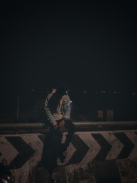 Lonely night 🌃 Broken Hearted Photoshoot, Anime Cheerleader, Lonely Boy, Instagram Profile Pic, Zayn Malik Photos, Fairytale Aesthetic, Boys Night, Anime Lock Screen Wallpapers, Lightroom Presets For Portraits