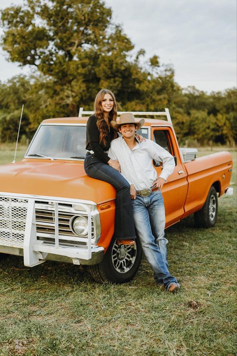 Truck Pictures Ideas Couples, Southern Couple Photoshoot, Southern Engagement Pictures, Couples Truck Photoshoot, Couples Western Photoshoot, Couples Photoshoot Country, Texas Photoshoot, Western Engagement Pictures, Western Couple Photoshoot