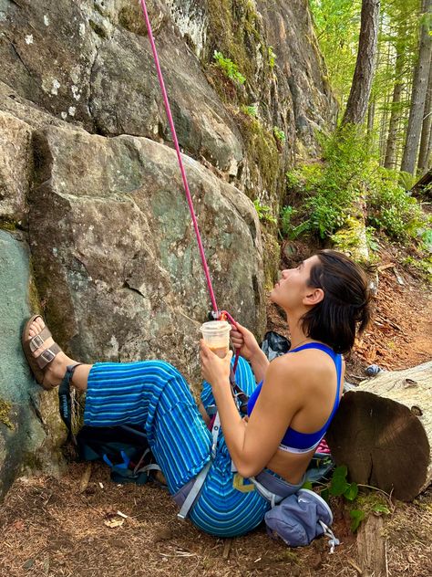 #climbing #girlswhoclimb #coffee #shorthair #outdoor #granola #granolagirl Granola Girl Hair, Outdoorsy Girl, Hiking Girl, Granola Girl Aesthetic, Granola Girl, Girl Short Hair, Hair Cut, Coffee Break, Her Style