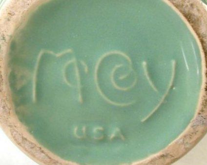 Antique Pottery Marks Usa, Mccoy Pottery Planter, Mccoy Planters Vintage, Antique Ceramics Pottery, Mccoy Pottery Display, Pottery Marks Vintage, Mc Coy Pottery, Mccoy Vases Vintage Pottery, Decorating With Antique Glassware