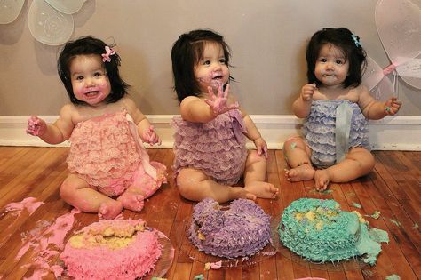 triplets Triplets Photography, Identical Triplets, Graduation Look, Siblings Goals, Triplet Babies, Stephanie Mcmahon, Older Siblings, Smash Cake