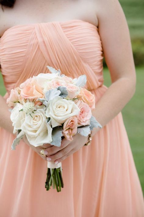 Vestidos Color Melon, Peach Weddings, Pretty Bouquets, September Ideas, Arizona Backyard, Peach Bridesmaid, Peach Bridesmaid Dresses, Color Melon, Peach Bouquet