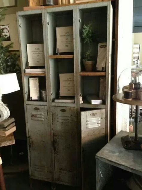 Eye For Design: Decorating With Vintage Lockers Vintage Lockers, Industrial Style Decor, Vintage Industrial Decor, Industrial Design Furniture, Metal Lockers, Vintage Industrial Furniture, Furniture Redo, Industrial House, Junk Drawer