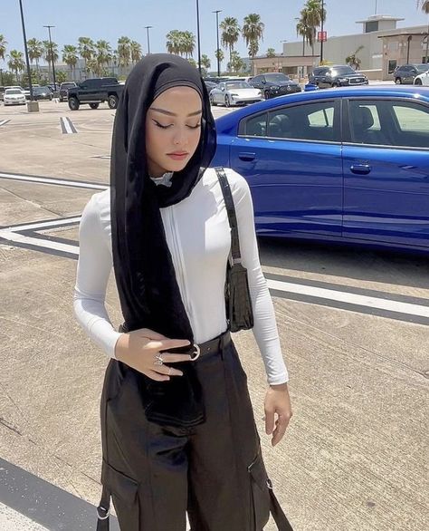 Hijab Fashion Summer, Hijabi Fits, Stile Hijab, Celebrity Casual Outfits, Street Hijab Fashion, Modern Hijab Fashion, Muslim Outfits Casual, Summer Outfits For Teens, Muslim Fashion Hijab Outfits