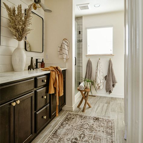 Small Bathroom Rug Ideas, Bathroom With Rug, Rugs In Bathroom, Elegant Bathroom Rugs, Bathroom Rugs Ideas Master, Small Bathroom Rugs, Rug In Bathroom, Farmhouse Bathroom Rugs, Long Bathroom Rugs