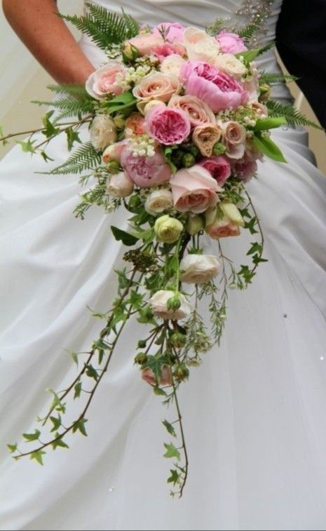 Real Wedding Flowers Bouquets, Sleeping Beauty Wedding, Holding A Bouquet Of Flowers, Holding A Bouquet, Cascading Bridal Bouquets, Cascading Wedding Bouquets, Bouquet Bride, Brides Bouquet, Bridesmaid Bouquets